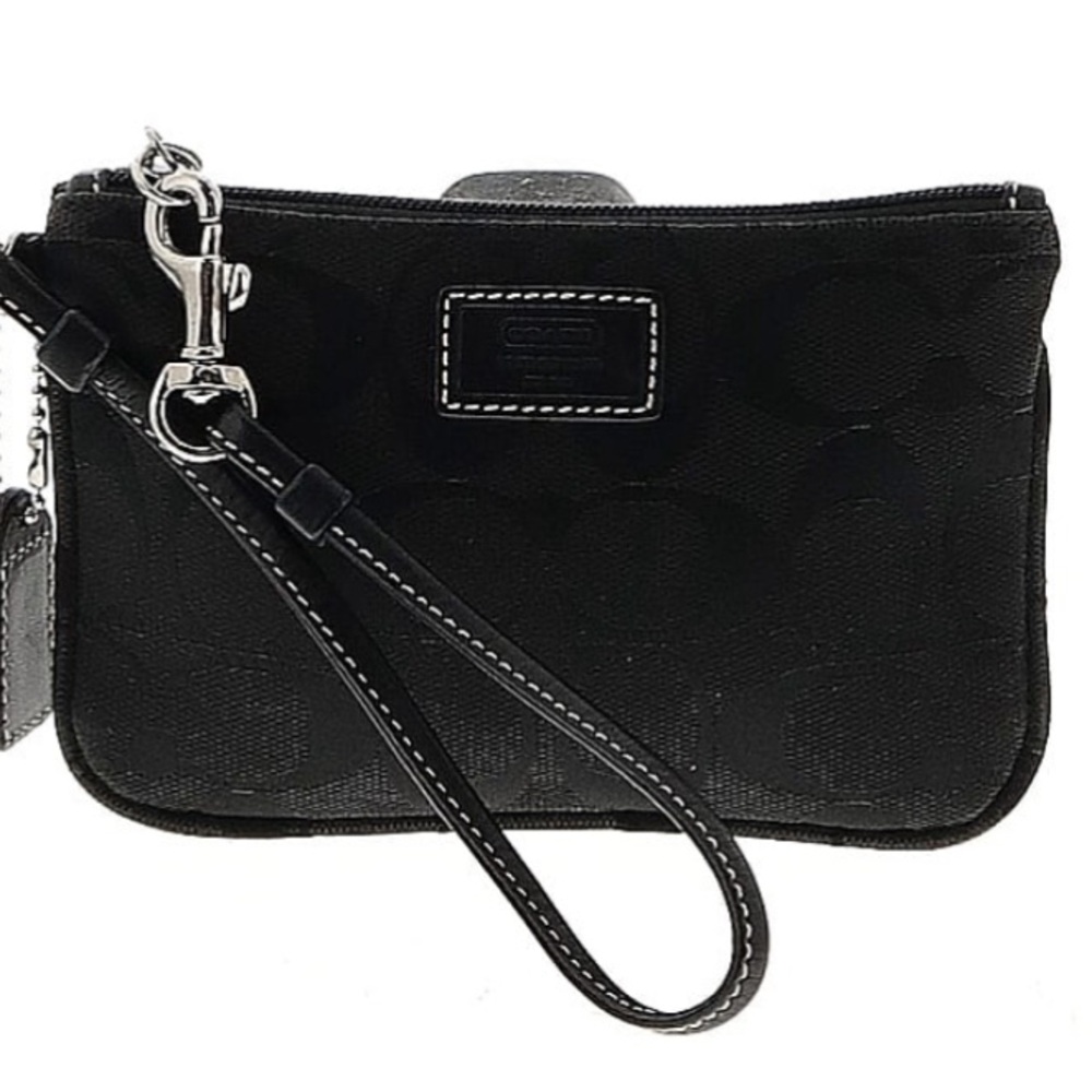 Coach fashion handbag/ wristlet, popular brand ❤️